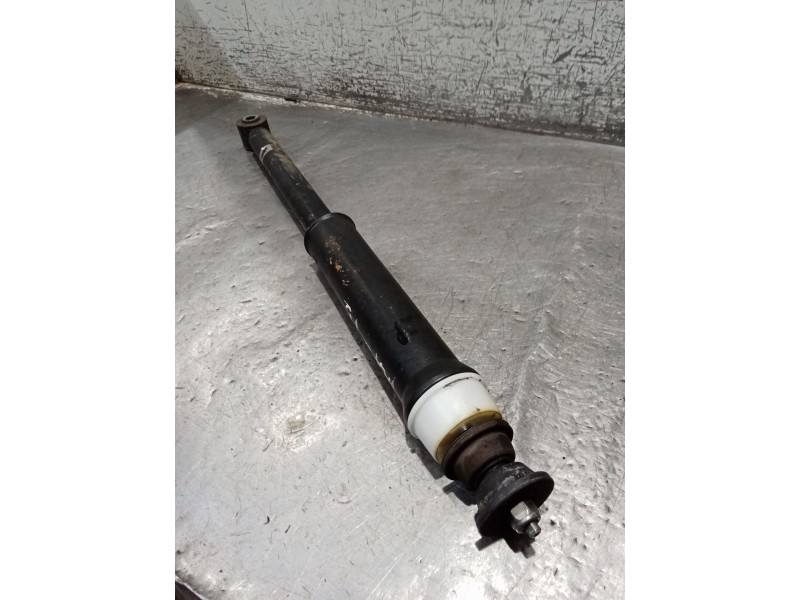 Recambio de amortiguador trasero izquierdo para renault clio v referencia OEM IAM   97