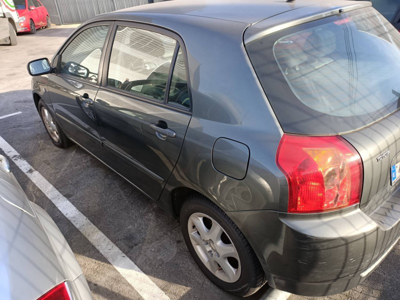 toyota corolla familiar (e12) del año 2005