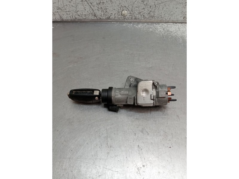 Recambio de conmutador de arranque para audi a4 b6 (8e2) 2.5 tdi referencia OEM IAM 4B0905851G  2001