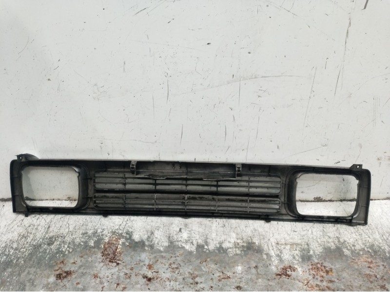 Recambio de rejilla delantera para daihatsu feroza 1.6 referencia OEM IAM   1988