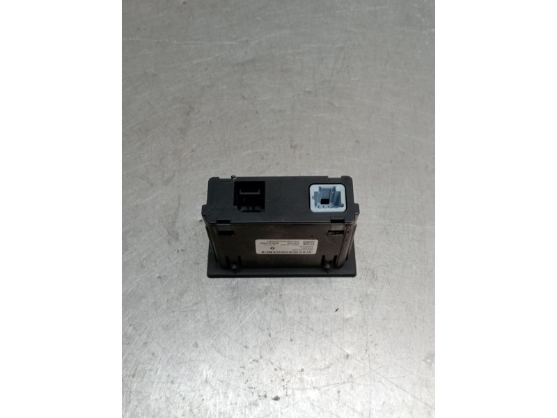 Recambio de modulo electronico para renault clio v referencia OEM IAM 284H39520R 35558344 40002997 2019