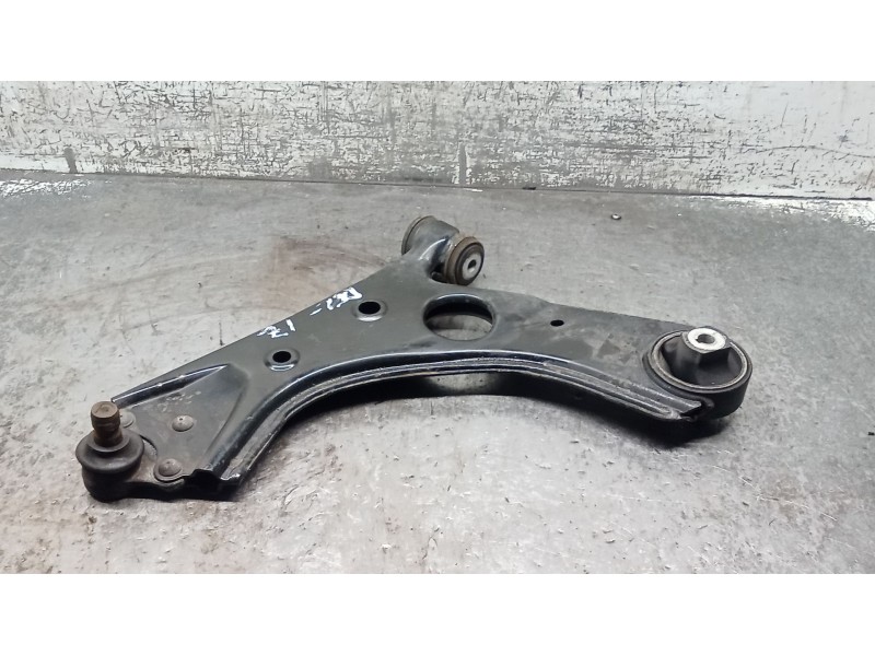 Recambio de brazo suspension inferior delantero izquierdo para fiat 500 l (330) referencia OEM IAM   12