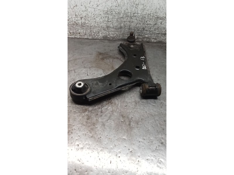 Recambio de brazo suspension inferior delantero izquierdo para fiat 500 l (330) referencia OEM IAM   12