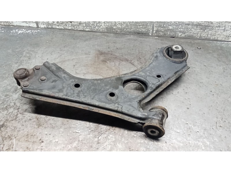 Recambio de brazo suspension inferior delantero izquierdo para fiat 500 l (330) referencia OEM IAM   12