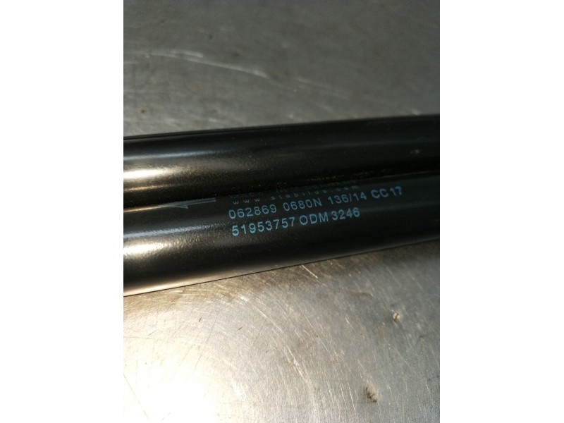 Recambio de amortiguadores maletero / porton para fiat 500 l (330) referencia OEM IAM 51953757ODM3246 062869 0680N 2012