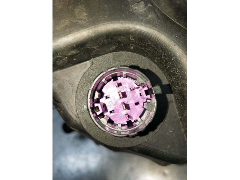 Recambio de faro derecho para fiat 500 l (330) referencia OEM IAM 47520748  2012