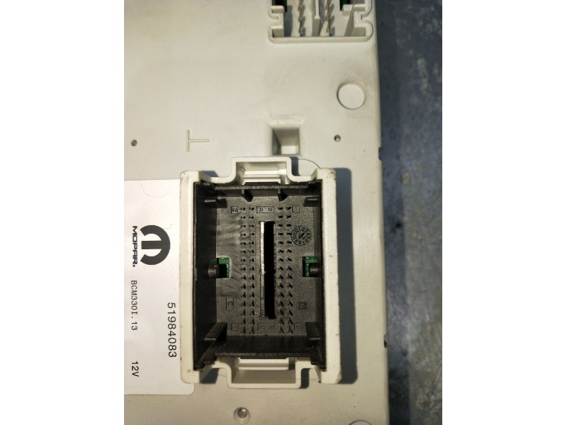 Recambio de caja reles / fusibles para fiat 500 l (330) referencia OEM IAM 51984083 BCM330I13 2012 498ABCML7