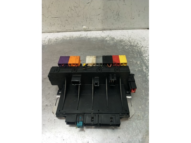 Recambio de caja reles / fusibles para mercedes-benz clase s (w220) berlina 500 (220.075) referencia OEM IAM A0205451732 0504511