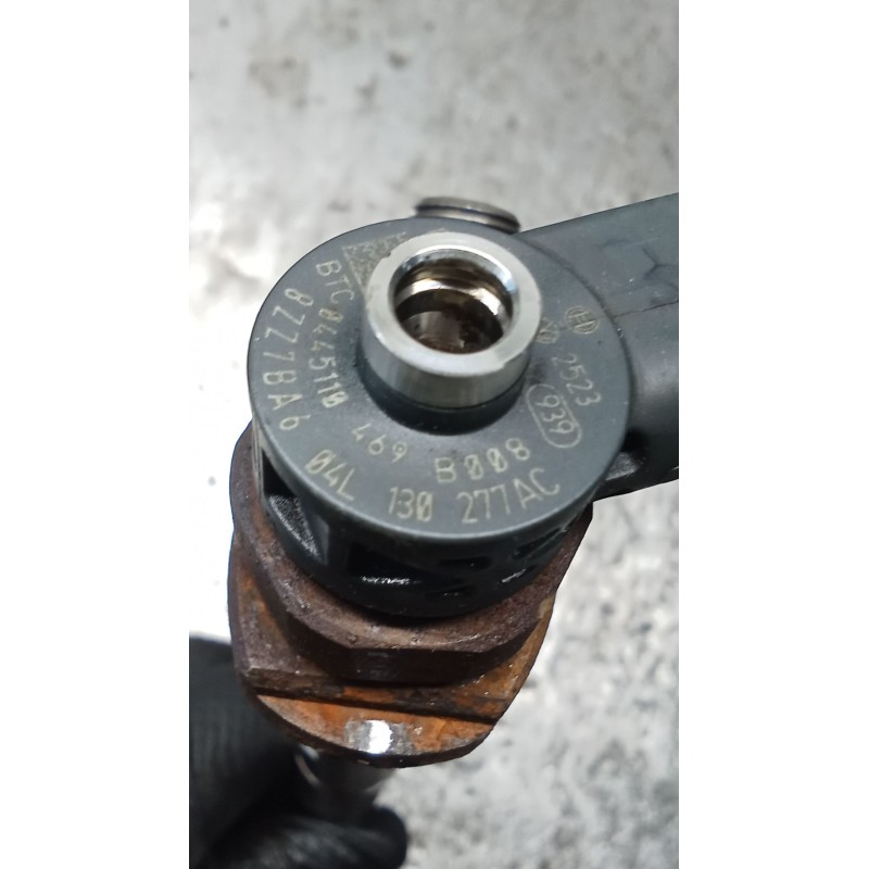 Recambio de inyector para volkswagen caddy iv furgoneta/monovolumen (saa, sah) 2.0 tdi referencia OEM IAM 0445110469 04L130277AC