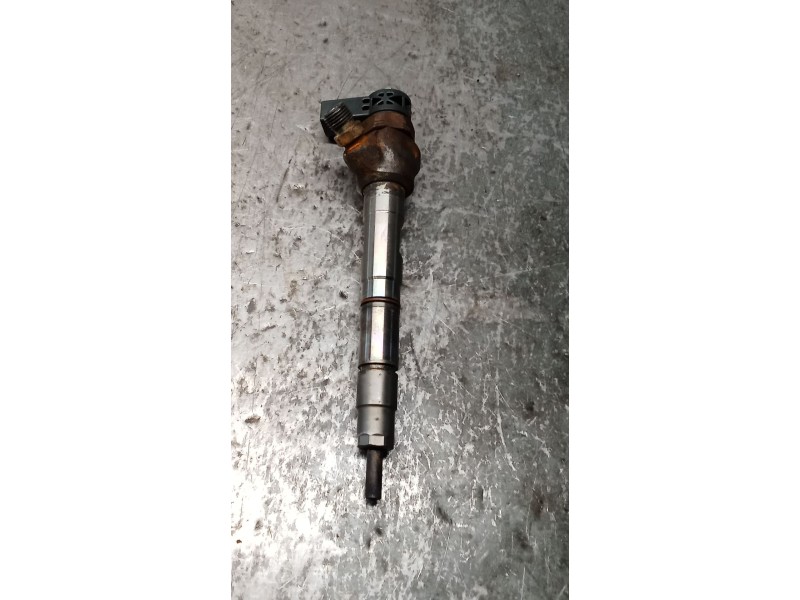 Recambio de inyector para volkswagen caddy iv furgoneta/monovolumen (saa, sah) 2.0 tdi referencia OEM IAM 0445110469 04L130277AC