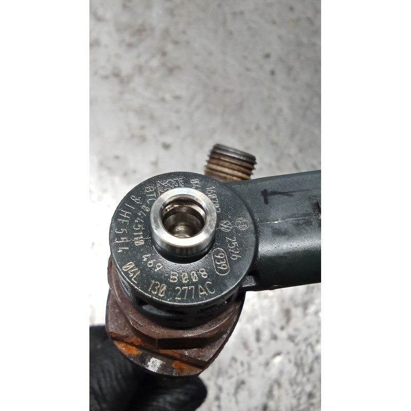 Recambio de inyector para volkswagen caddy iv furgoneta/monovolumen (saa, sah) 2.0 tdi referencia OEM IAM 0445110469 04L130277AC