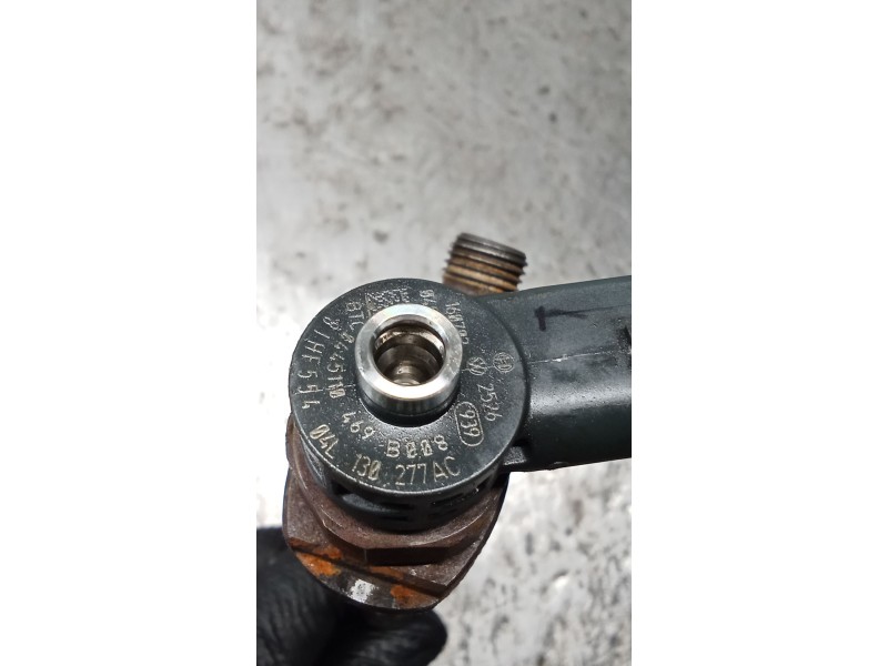 Recambio de inyector para volkswagen caddy iv furgoneta/monovolumen (saa, sah) 2.0 tdi referencia OEM IAM 0445110469 04L130277AC