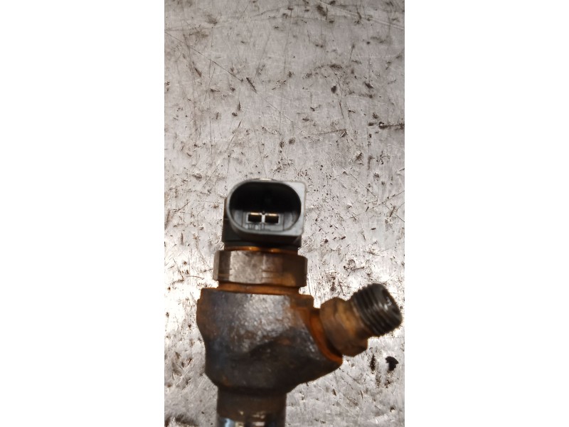 Recambio de inyector para volkswagen caddy iv furgoneta/monovolumen (saa, sah) 2.0 tdi referencia OEM IAM 0445110469 04L130277AC