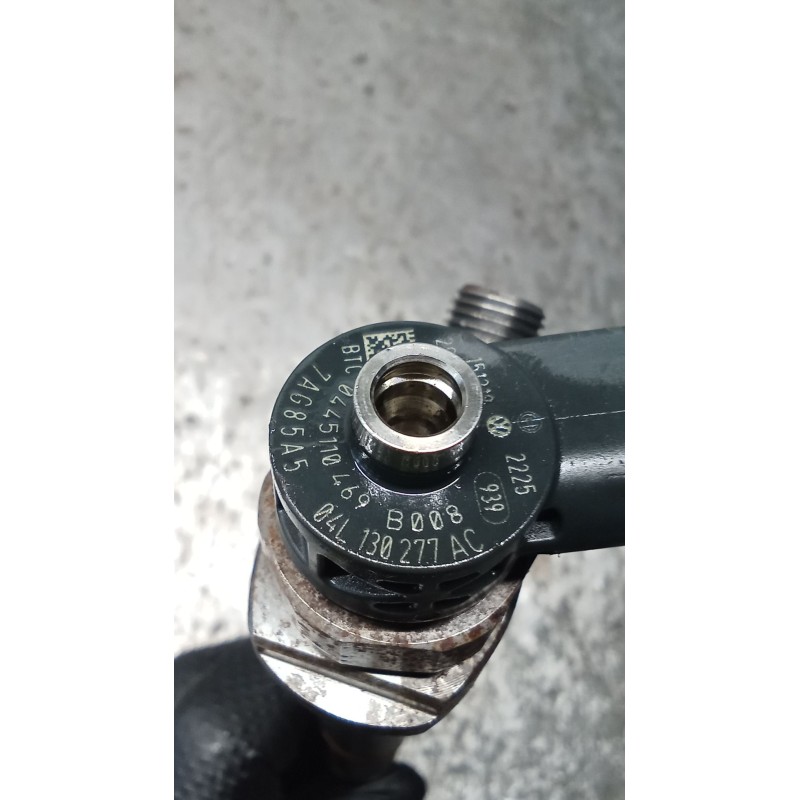 Recambio de inyector para volkswagen caddy iv furgoneta/monovolumen (saa, sah) 2.0 tdi referencia OEM IAM 0445110469 04L130277AC
