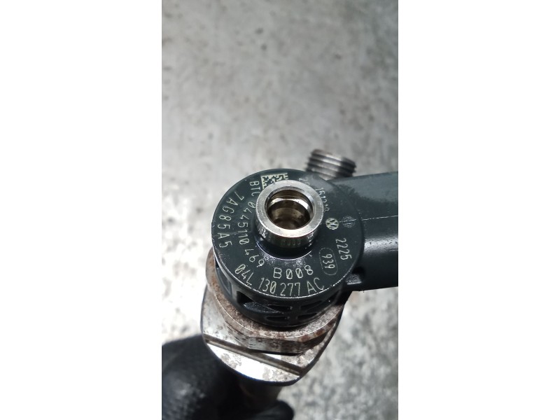 Recambio de inyector para volkswagen caddy iv furgoneta/monovolumen (saa, sah) 2.0 tdi referencia OEM IAM 0445110469 04L130277AC