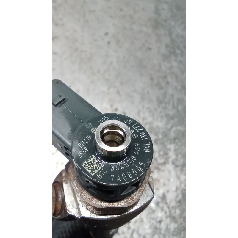 Recambio de inyector para volkswagen caddy iv furgoneta/monovolumen (saa, sah) 2.0 tdi referencia OEM IAM 0445110469 04L130277AC