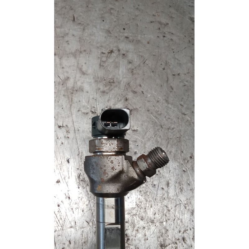 Recambio de inyector para volkswagen caddy iv furgoneta/monovolumen (saa, sah) 2.0 tdi referencia OEM IAM 0445110469 04L130277AC