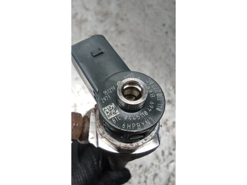 Recambio de inyector para volkswagen caddy iv furgoneta/monovolumen (saa, sah) 2.0 tdi referencia OEM IAM 0445110469 04L130277AC