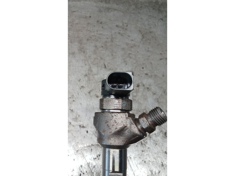 Recambio de inyector para volkswagen caddy iv furgoneta/monovolumen (saa, sah) 2.0 tdi referencia OEM IAM 0445110469 04L130277AC