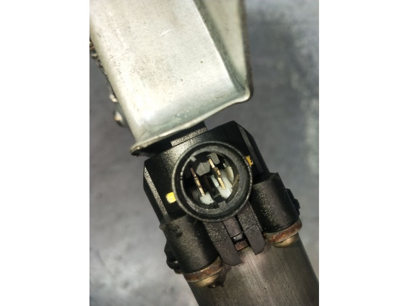 Recambio de elevalunas delantero izquierdo para renault kangoo (kc0/1_) 1.9 dci 4x4 (kc0v) referencia OEM IAM 400663T1 5P 1997