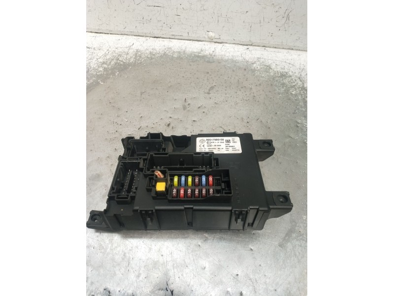 Recambio de caja reles / fusibles para fiat grande punto (199_) 1.4 16v (199bxg1b, 199axg1b) referencia OEM IAM 00517986150 2810