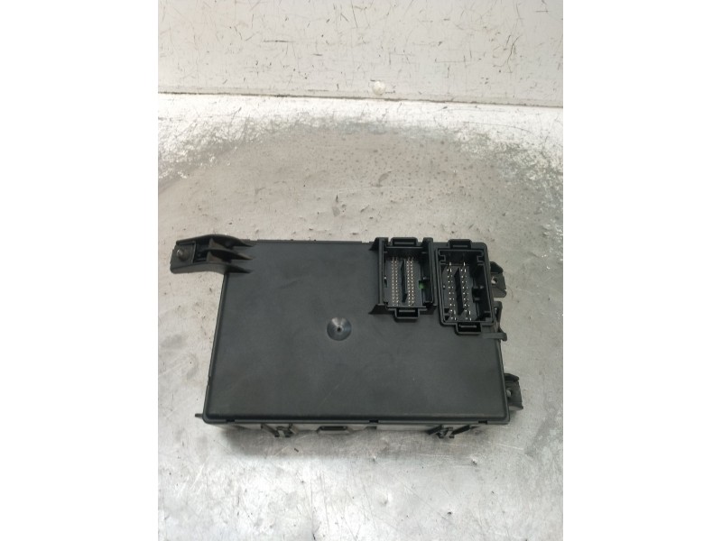 Recambio de caja reles / fusibles para fiat grande punto (199_) 1.4 16v (199bxg1b, 199axg1b) referencia OEM IAM 00517986150 2810