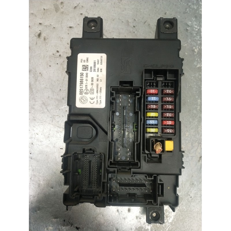 Recambio de caja reles / fusibles para fiat grande punto (199_) 1.4 16v (199bxg1b, 199axg1b) referencia OEM IAM 00517986150 2810