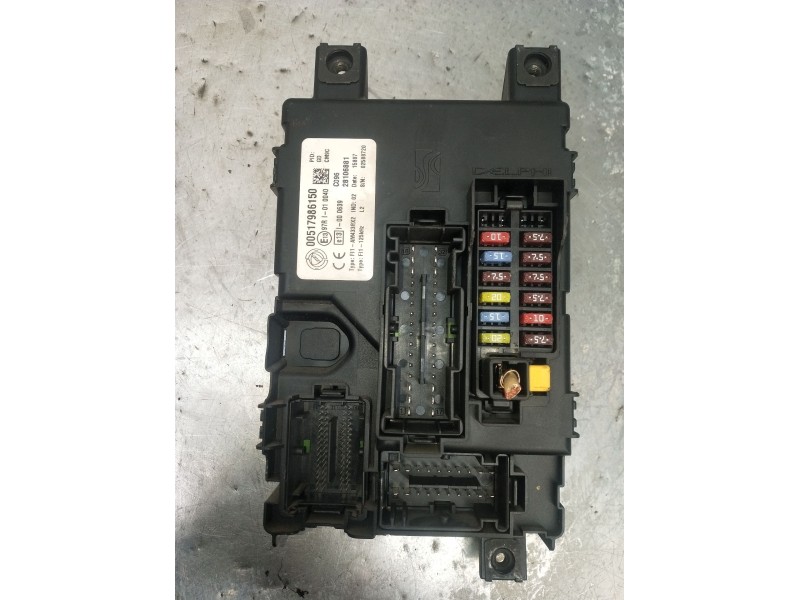Recambio de caja reles / fusibles para fiat grande punto (199_) 1.4 16v (199bxg1b, 199axg1b) referencia OEM IAM 00517986150 2810