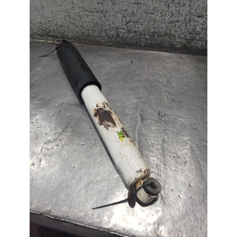 Recambio de amortiguador trasero izquierdo para mitsubishi l200 / triton (ka_t, kb_t) 2.5 di-d 4wd (kb4t) referencia OEM IAM 246