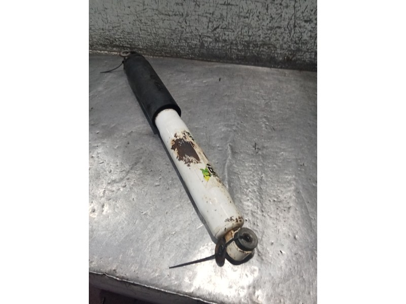 Recambio de amortiguador trasero izquierdo para mitsubishi l200 / triton (ka_t, kb_t) 2.5 di-d 4wd (kb4t) referencia OEM IAM 246