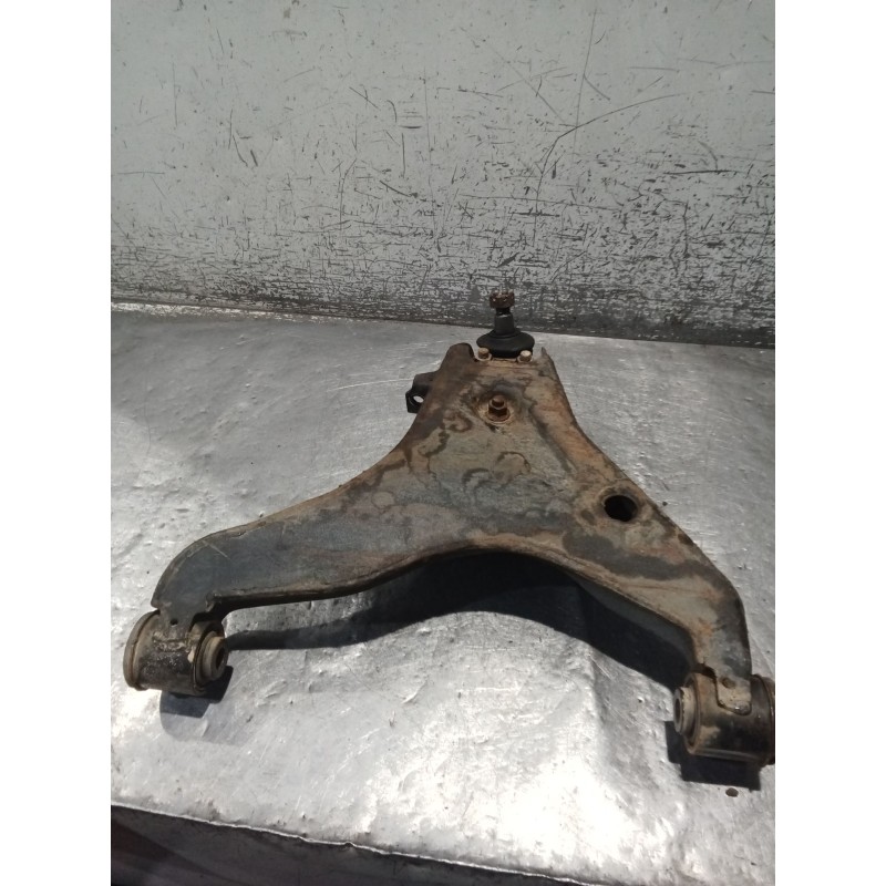 Recambio de brazo suspension inferior delantero izquierdo para mitsubishi l200 / triton (ka_t, kb_t) 2.5 di-d 4wd (kb4t) referen