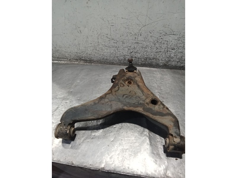 Recambio de brazo suspension inferior delantero izquierdo para mitsubishi l200 / triton (ka_t, kb_t) 2.5 di-d 4wd (kb4t) referen