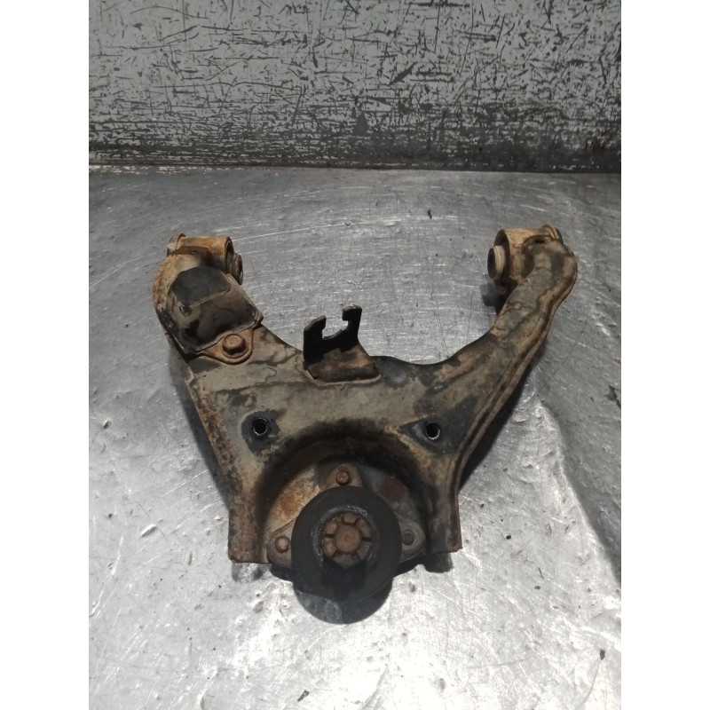 Recambio de brazo suspension superior delantero izquierdo para mitsubishi l200 / triton (ka_t, kb_t) 2.5 di-d 4wd (kb4t) referen