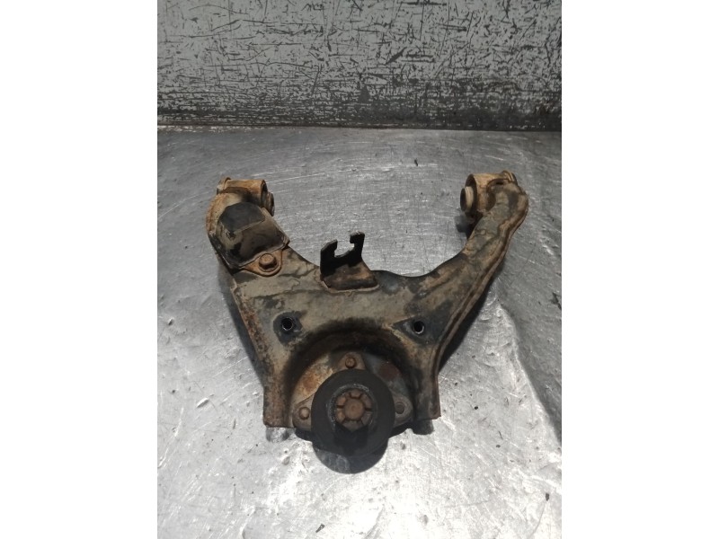 Recambio de brazo suspension superior delantero izquierdo para mitsubishi l200 / triton (ka_t, kb_t) 2.5 di-d 4wd (kb4t) referen