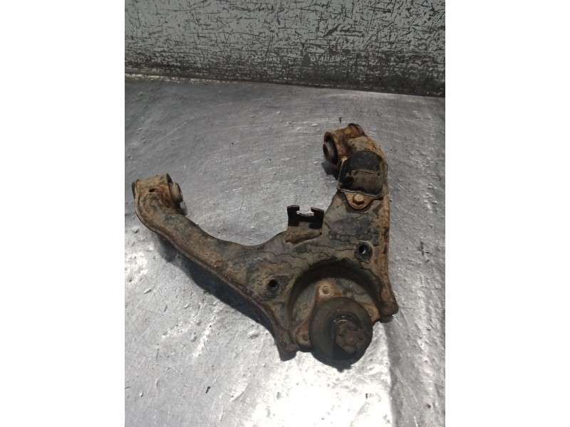 Recambio de brazo suspension superior delantero derecho para mitsubishi l200 / triton (ka_t, kb_t) 2.5 di-d 4wd (kb4t) referenci