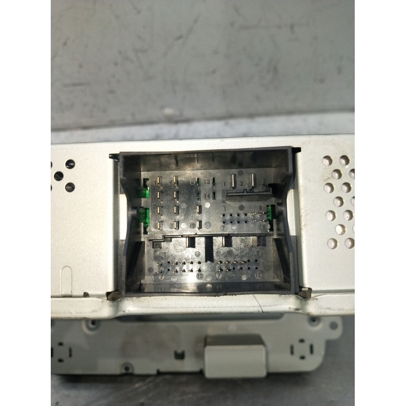 Recambio de sistema audio / radio cd para volkswagen caddy iv furgoneta/monovolumen (saa, sah) 2.0 tdi referencia OEM IAM 1K8035