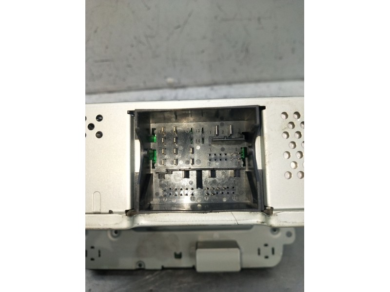 Recambio de sistema audio / radio cd para volkswagen caddy iv furgoneta/monovolumen (saa, sah) 2.0 tdi referencia OEM IAM 1K8035