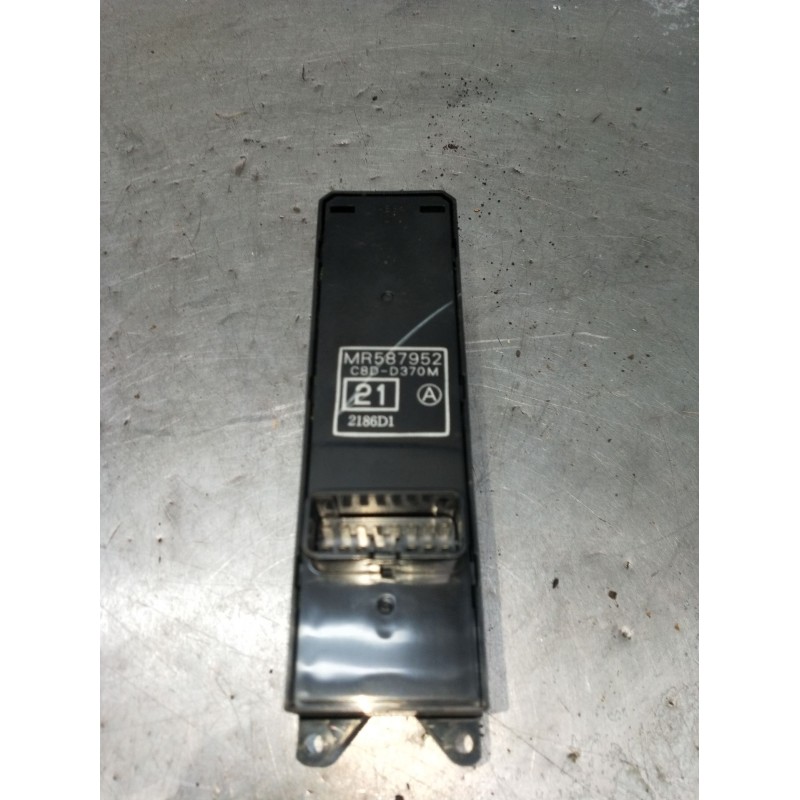 Recambio de mando elevalunas delantero izquierdo para mitsubishi l200 / triton (ka_t, kb_t) 2.5 di-d 4wd (kb4t) referencia OEM I