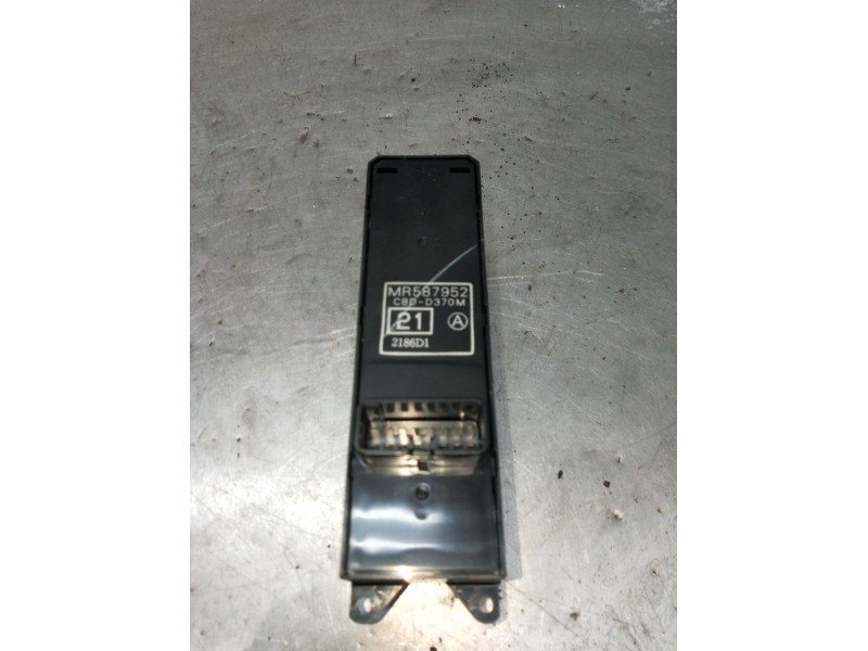Recambio de mando elevalunas delantero izquierdo para mitsubishi l200 / triton (ka_t, kb_t) 2.5 di-d 4wd (kb4t) referencia OEM I