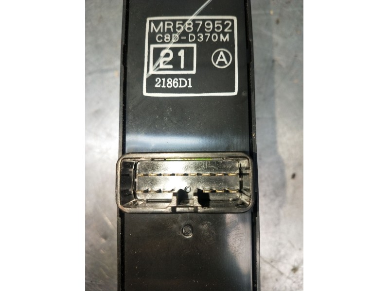 Recambio de mando elevalunas delantero izquierdo para mitsubishi l200 / triton (ka_t, kb_t) 2.5 di-d 4wd (kb4t) referencia OEM I