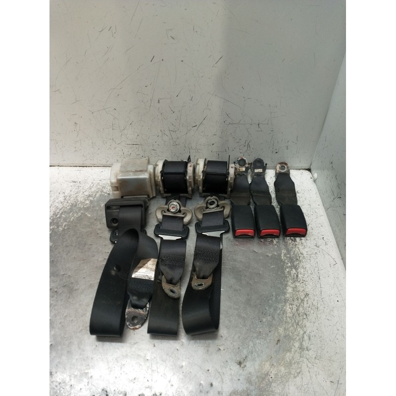 Recambio de juego cinturones trasero para mitsubishi l200 / triton (ka_t, kb_t) 2.5 di-d 4wd (kb4t) referencia OEM IAM  4P 2005