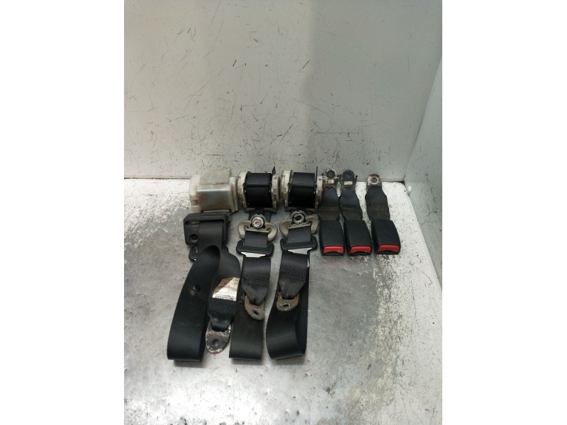Recambio de juego cinturones trasero para mitsubishi l200 / triton (ka_t, kb_t) 2.5 di-d 4wd (kb4t) referencia OEM IAM  4P 2005