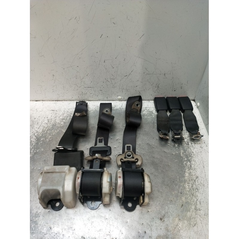 Recambio de juego cinturones trasero para mitsubishi l200 / triton (ka_t, kb_t) 2.5 di-d 4wd (kb4t) referencia OEM IAM  4P 2005
