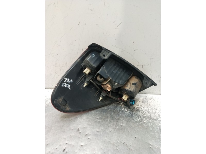 Recambio de piloto trasero derecho para mitsubishi l200 / triton (ka_t, kb_t) 2.5 di-d 4wd (kb4t) referencia OEM IAM   2005