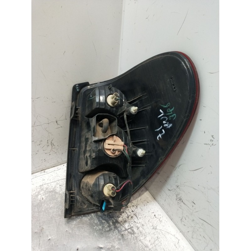 Recambio de piloto trasero izquierdo para mitsubishi l200 / triton (ka_t, kb_t) 2.5 di-d 4wd (kb4t) referencia OEM IAM   2005