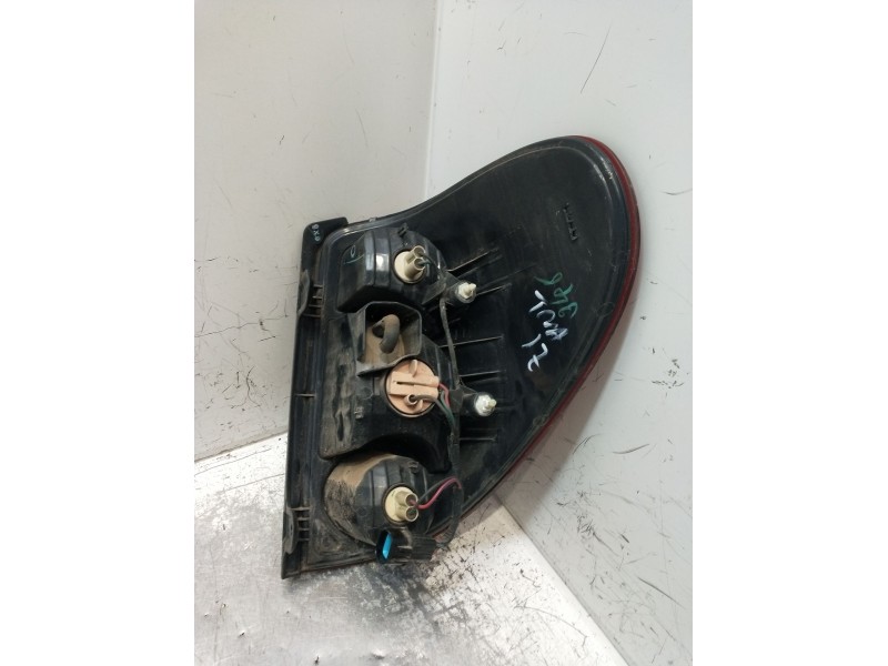 Recambio de piloto trasero izquierdo para mitsubishi l200 / triton (ka_t, kb_t) 2.5 di-d 4wd (kb4t) referencia OEM IAM   2005