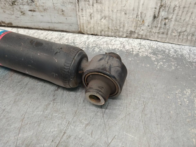 Recambio de amortiguador trasero derecho para toyota prius+ advance referencia OEM IAM 4853047390  