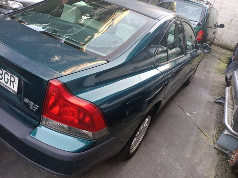 volvo s60 berlina del año 2001