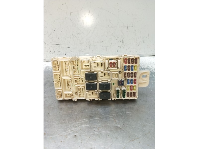 Recambio de caja reles / fusibles para mitsubishi l200 / triton (ka_t, kb_t) 2.5 di-d 4wd (kb4t) referencia OEM IAM G8C541MA4 86