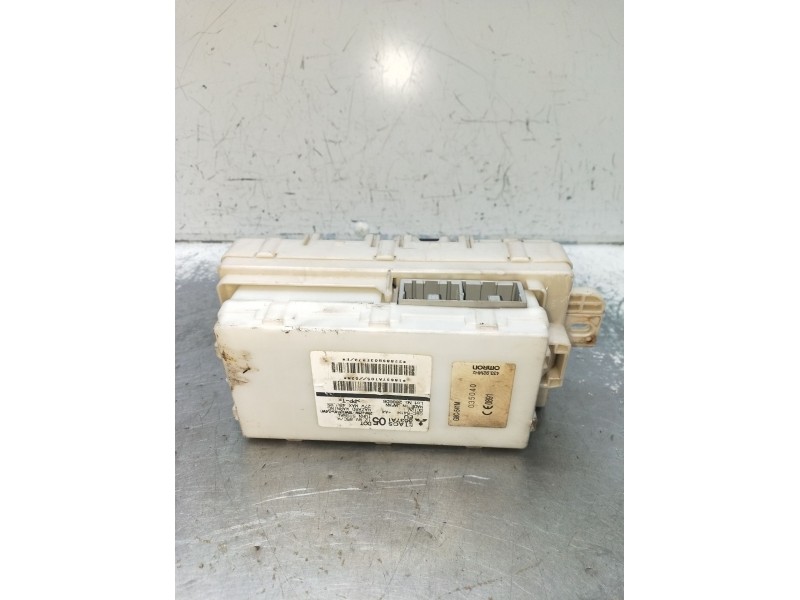 Recambio de caja reles / fusibles para mitsubishi l200 / triton (ka_t, kb_t) 2.5 di-d 4wd (kb4t) referencia OEM IAM G8C541MA4 86